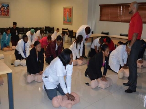 Hospital materno realiza taller de Reanimación Cardio Pulmonar