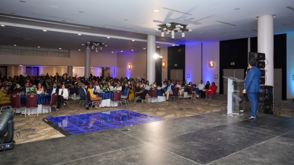 Hospital Materno Dr. Reynaldo Almánzar realiza jornada académica y reconoce colaboradores en su 13º aniversario