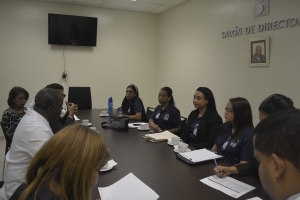 Hospital Materno Dr. Reynaldo Almánzar recibe médicos evaluadores  del Servicio Nacional de Salud