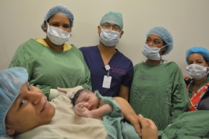 Nace el primer bebe del año 2017 en el Hospital Materno Reynaldo Almánzar