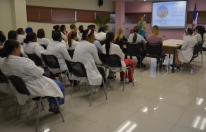 Hospital Materno Dr. Reynaldo Almánzar y Ministerio Salud Pública sensibilizan al personal sobre los 17 pasos de lactancia materna