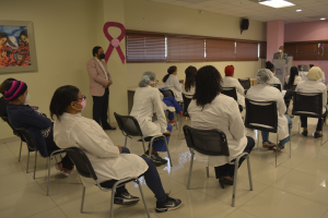 Hospital Materno Dr. Reynaldo Almánzar sensibiliza a usuarias y a personal médico y administrativo sobre importancia de prevenir cáncer de mama