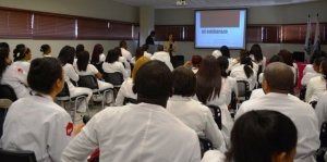 Ginecóloga llama a orientar a las embarazadas sobre su nutrición